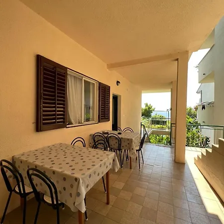 Apartament With Shared Kitchen 