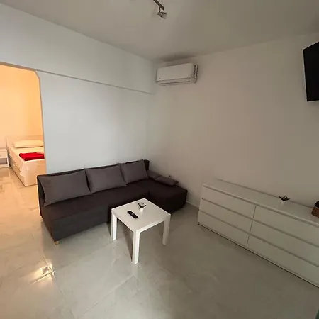 Apartament With Shared Kitchen 