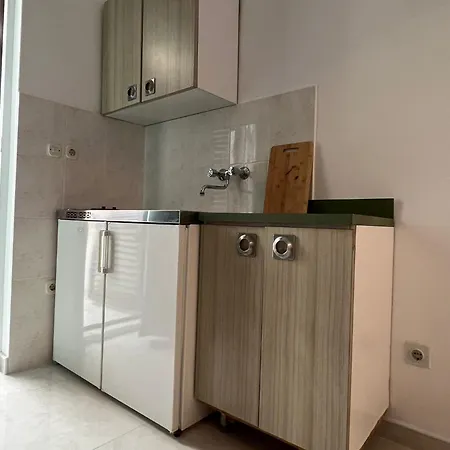 Apartment With Shared Kitchen 