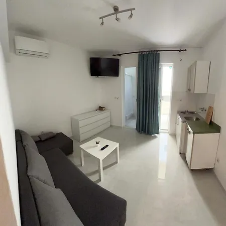 With Shared Kitchen 