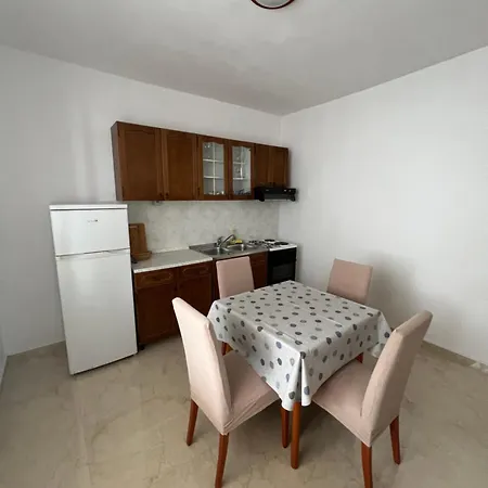 With Shared Kitchen 