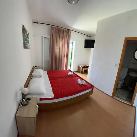 With Shared Kitchen 