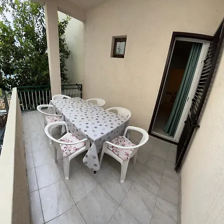 아파트 With Shared Kitchen 