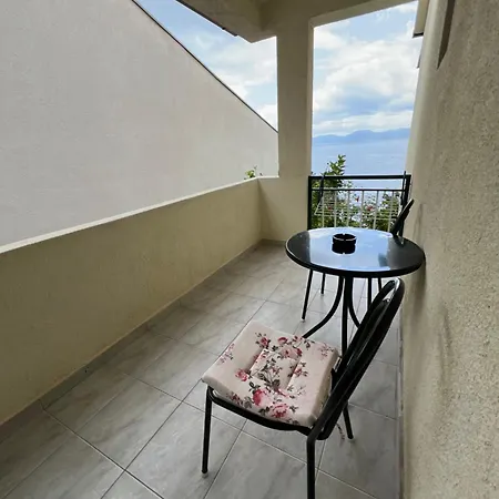 With Shared Kitchen 