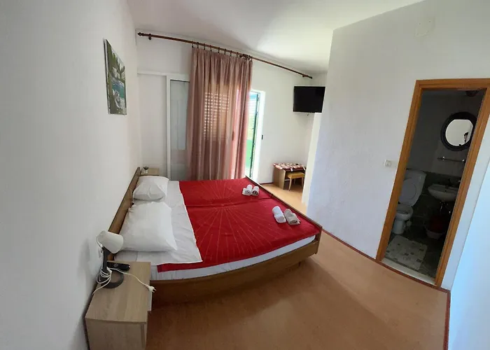 With Shared Kitchen 