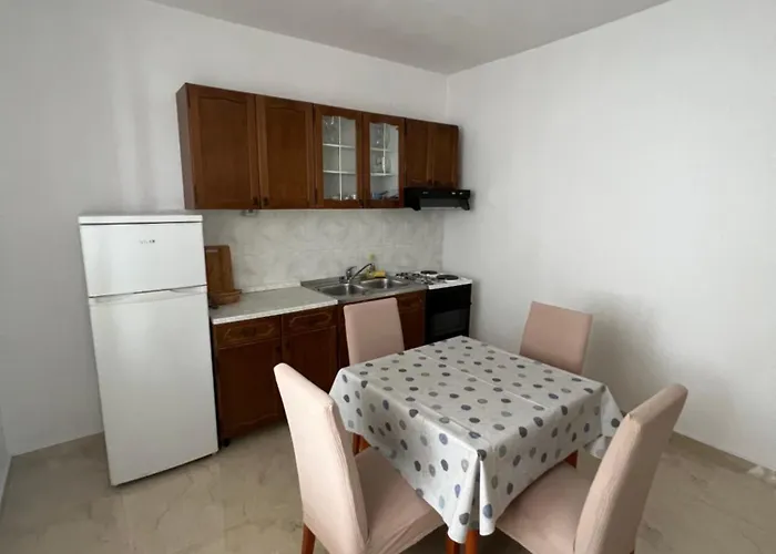With Shared Kitchen 