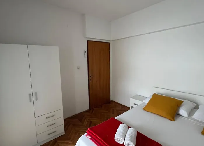With Shared Kitchen 